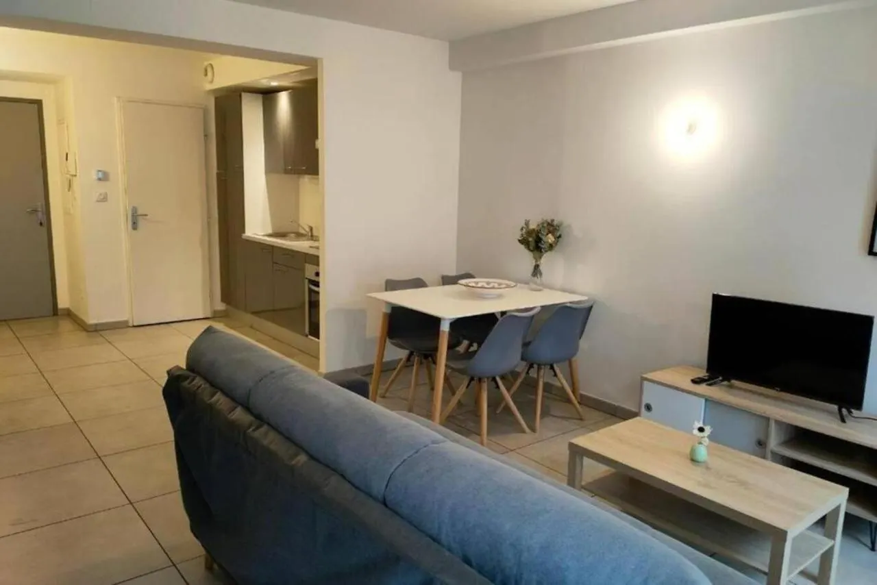 203 Duplex Jeanne D\'Arc location
