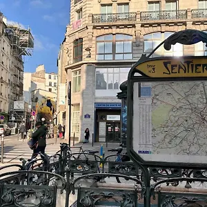 Ideally Located And Atypical In Appartamento Parigi